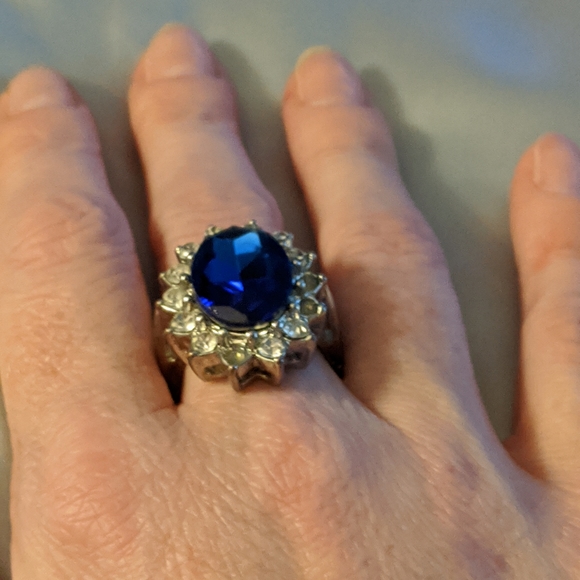 Vintage Statement Ring - Picture 2 of 10